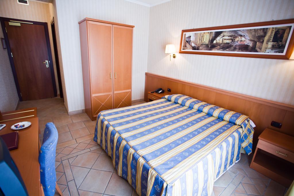 Palace Hotel San Michele Monte Sant'Angelo Room photo